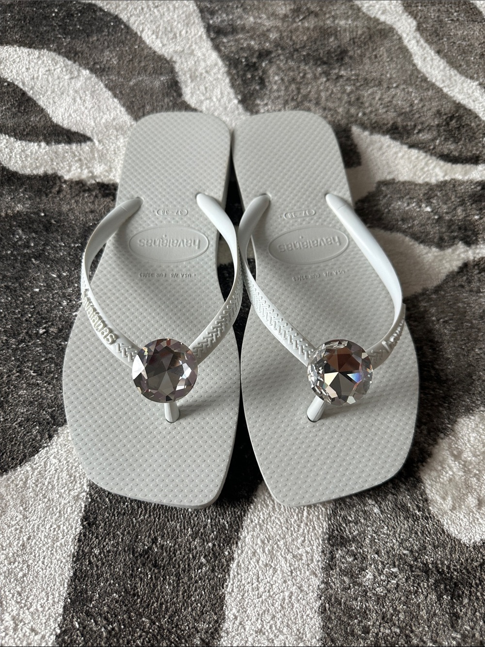 Havaianas Slim Square Centenary Diamond Flip Flops, size 7/8 (NWOT)